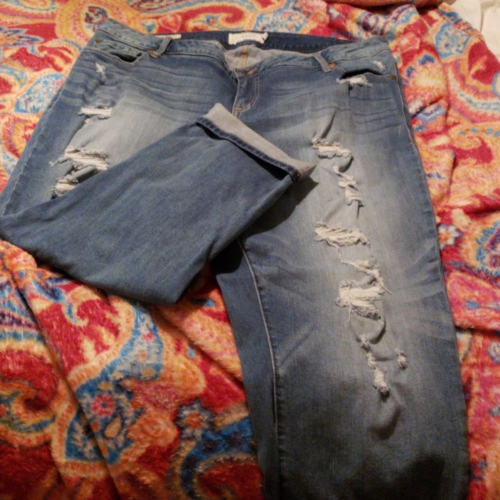 Torrid ex-boyfriend jeans w/ destruction